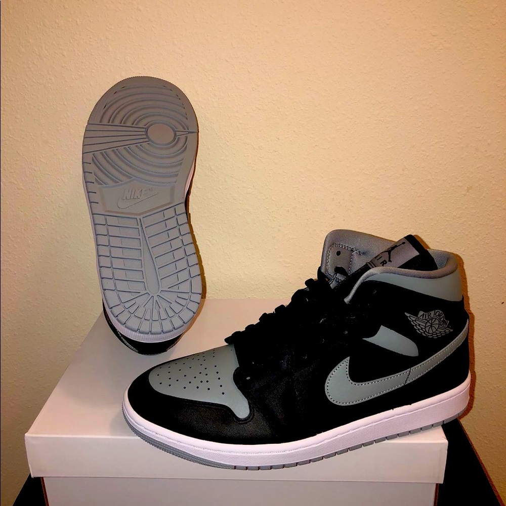 Jordan 1 Mids “Cool Grey”